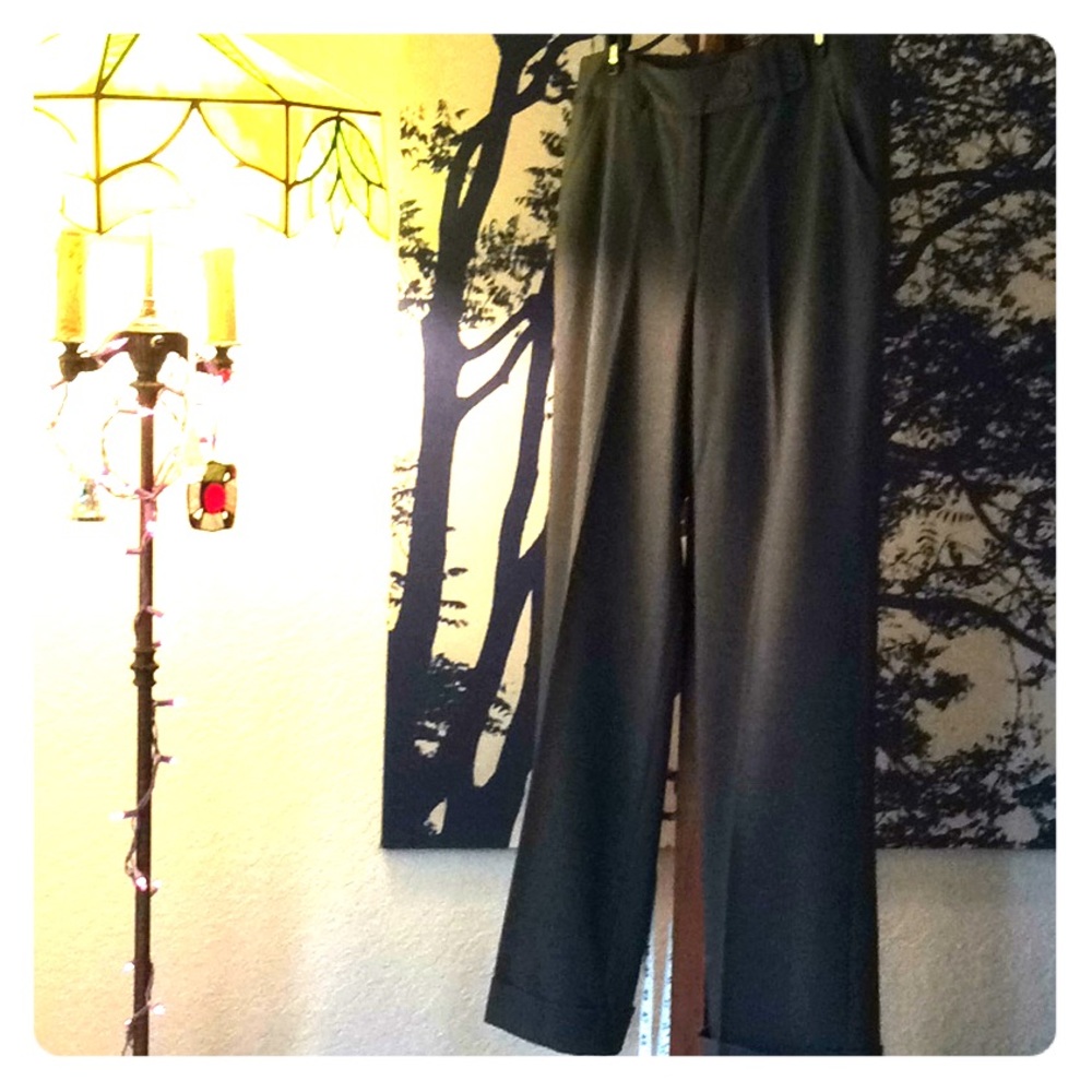 EUC gray Larry Levine cuffed dress slacks, size 10